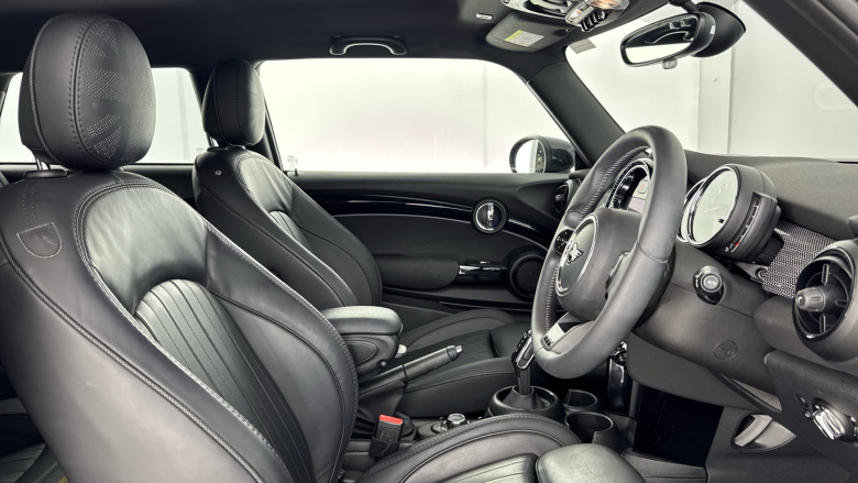 MINI Hatchback 1.5 Cooper Exclusive 3dr Auto Petrol Hatchback